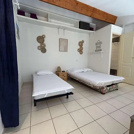 Maison Climatisee Avec 2 Pieces Et Mezzanine, 5 Couchages, Parking, St Pierre La - Fr-1-229d-159 Holiday home