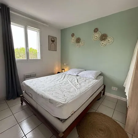 Holiday home Maison Climatisee Avec 2 Pieces Et Mezzanine, 5 Couchages, Parking, St Pierre La - Fr-1-229d-159